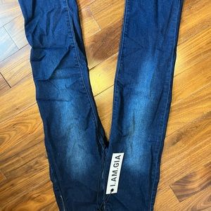 I am Gia naveah jeans